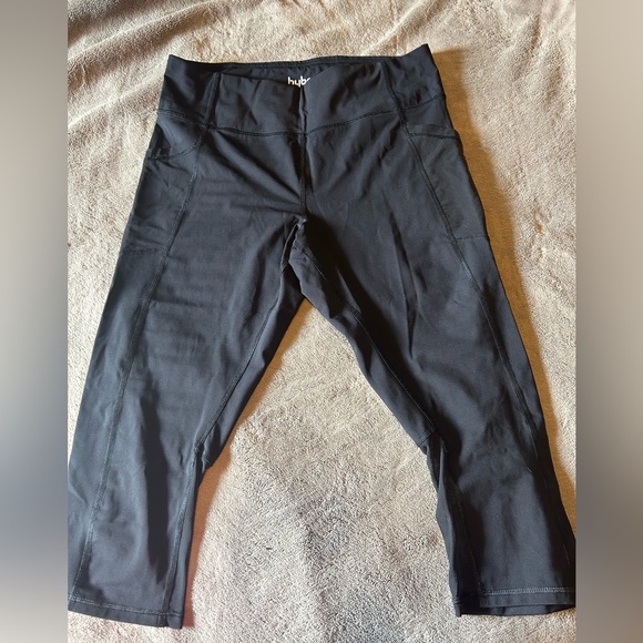 Capris Leggings with mesh detail. - Picture 2 of 4